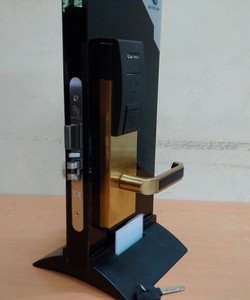 Khóa cửa khách sạn, khóa thẻ từ, khóa thông minh giá rẻ hà nội