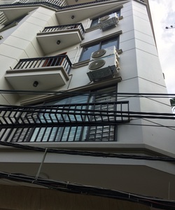 Bán gấp nhà mặt phố đường Láng quận Đống Đa, 100m2 x 50 tầng và 2 mặt tiền 1 ngõ ô tô qua lại và 1 mạt phố...