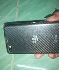 Blackberry Z30 nứt kính dùng bình thường