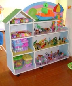 Kệ sách hình ngộ nghĩnh cho trẻ mầm non