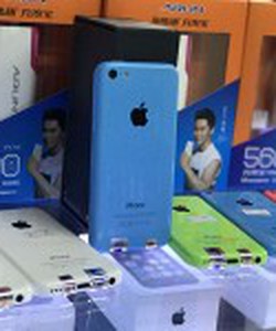 Điện thoại IPhone 5 C Quốc tế xanh dương tặng sạc dự phòng