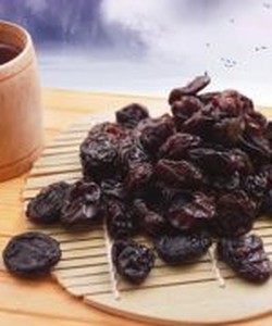 Nho khô một món ăn vặt cho bà bầu