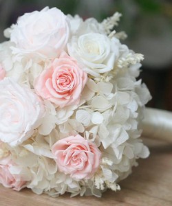 Trang điểm CÔ DÂU tận nơi tặng Hoa Tươi cầm tay