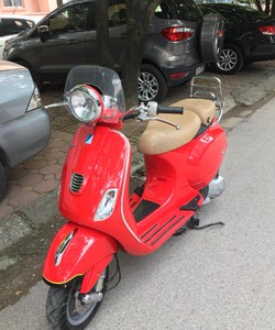 Cần Bán Vespa Lx 3vie mầu đỏ đky 2014 chính chủ nữ sử dụng bán