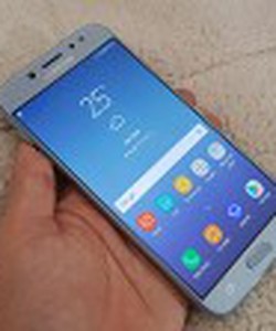 Có chú Samsung J7 pro xanh ánh bạc đẹp long lanh.