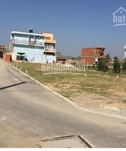 Đất ngay trung tâm thị trấn Thủ Thừa, 125m2, sổ hồng chính chủ sang tên ngay