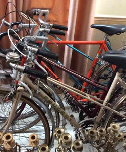 E cần bán 04 chiếc xe đạp Peugeot cổ