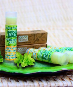 Son Dưỡng Ẩm Dầu Dừa Sáp Ong. Trị khô, nứt nẻ môi