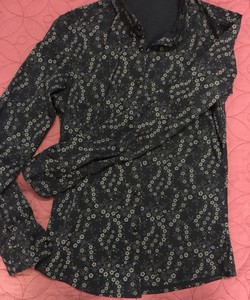 Mấy cái áo để không cũng phí bán rẻ cho ai cần