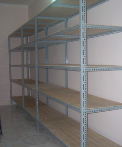 Kệ sắt V lỗ 3cm x 3cm kệ sắt hữu phát