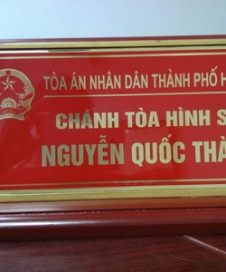 Nơi làm biển chức danh, cung cấp bảng tên chức danh, nhận sản xuất biển tên đồng để bàn