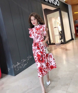 Đầm lụa hoa đỏ tay cánh tiên