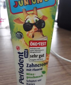 Kem đánh răng Junior 6 months trở lên