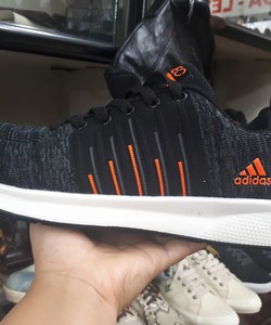 Giầy thể thao siêu nhẹ