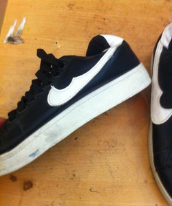 Giày dáng thể thao : size 40, size 42.