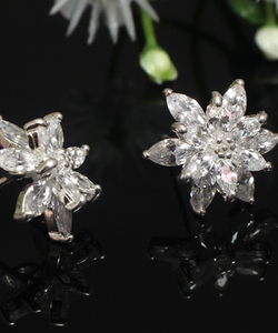 Tình bạn đẹp giữa phụ nữ và trang sức