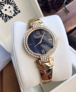 Đồng hồ nữ Anne Klein mặt navy dáng kiềng siêu đẹp