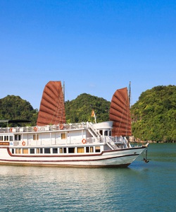 Siêu giảm giá 2019 Du Thuyền Hạ Long Legacy Legend Cruise 4 Sao