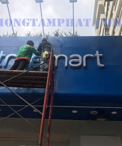 Vệ sinh bảng hiệu chuyên nghiệp