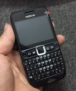 Điện thoại NOKIA E63 đầy đủ pin sạc