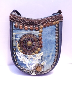 Biến quần jeans cũ thành quà tặng túi xinh độc đáo trong 5s