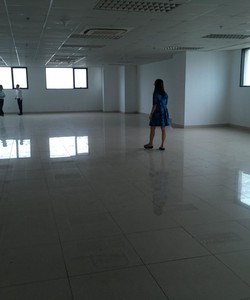 Văn phòng 100 200m2 đủ Điều hòa,sàn,trần,đèn mặt đường 32, giá 210k/m2 đã gồm Vat và Dịch vụ