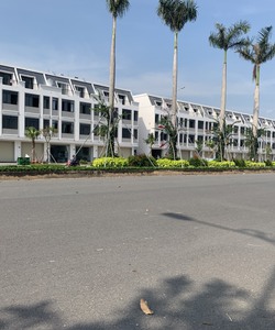 Bán gấp nhà phố mặt tiền Nguyễn Hữu Trí, dt 85m2, có SHR