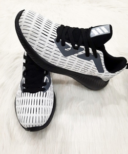 Giày sneaker nam màu xám trắng vân vải sọc thể thao Mã 9008 X