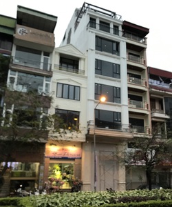 Cho thuê nhà 100m2 x 5 tầng, thang máy mặt phố Lạc Long Quân, vị trí vip, vỉa hè rộng.