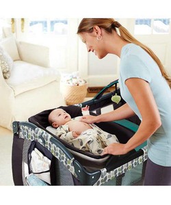 Giường cũi trẻ em Graco PNP Base Twister 9G04tws