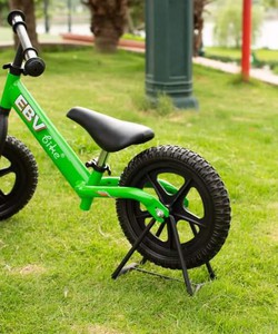 Xe thăng bằng Em bé vàng