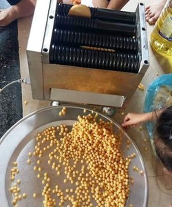 Máy Vo viên làm chân châu 