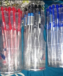 20 chiếc bút bi đủ màu