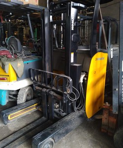 Xe nâng điện đứng lái KOMATSU