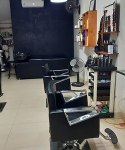 Sang nhượng cửa hàng salon tóc diện tích 35 m2 mặt tiền 4 m Khu đô thị văn Phú Q.Hà Đông Hà Nội