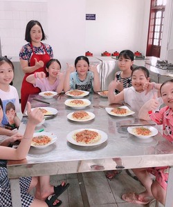 Lớp dạy trẻ nấu ăn làm bếp dành cho các bé từ 6 15 tuổi