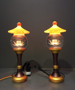 Đèn thờ thủy tinh in hoa sen thân bằng hợp kim màu đồng tết tân Sửu 2021