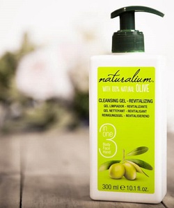 Gel rửa mặt tinh chất Olive Naturalium