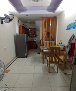 Cho thuê nhà riêng 4 tầng 2PN ở Lĩnh Nam, oto đỗ cửa 6.5 triệu/tháng