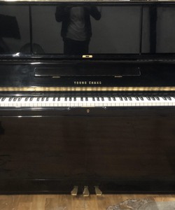 Piano cơ Young Chang U131