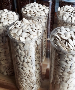 Hủ 500gr Hạt bí đỏ rang nguyên vỏ không màu, sạch