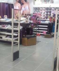 Lắp đặt cổng từ an ninh shop thời trang giá rẻ uy tín