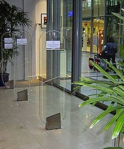 Ưu điểm của cổng từ an ninh shop thời trang