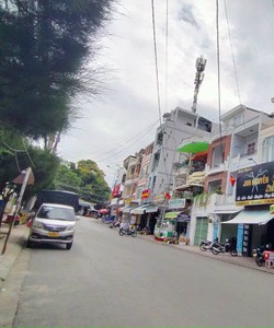 Kẹt tiền bán gấp nhà 4 tầng mặt tiền đường Nguyễn Đình Chiểu dối diện trường ĐH Nha Trang