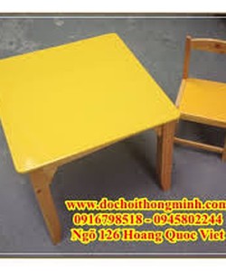 Bàn gỗ màu hình chữ nhật dành cho bé