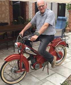 Mobylette AV89 thụt quỳ