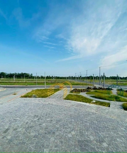 Vị trí cặp nền: gần công viên, gần trục chính và mặt tiền Ql. Giá : 720tr/ nền