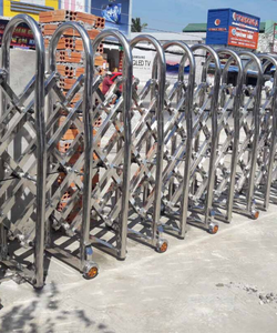 Lắp đặt cổng xếp inox cho ngân hàng có gì đặc biệt