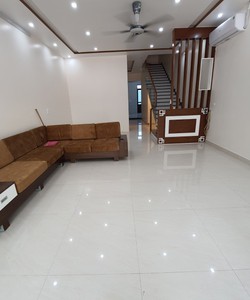 Cho thuê nhà 3 tầng, 6 phòng ngủ mới toanh tại Liên Bảo, TP Vĩnh Yên