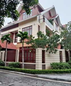 Biệt thự 4 tầng hot nhất Long Biên thang máy xịn gần 250m mt15m nhỉnh 36 tỷ